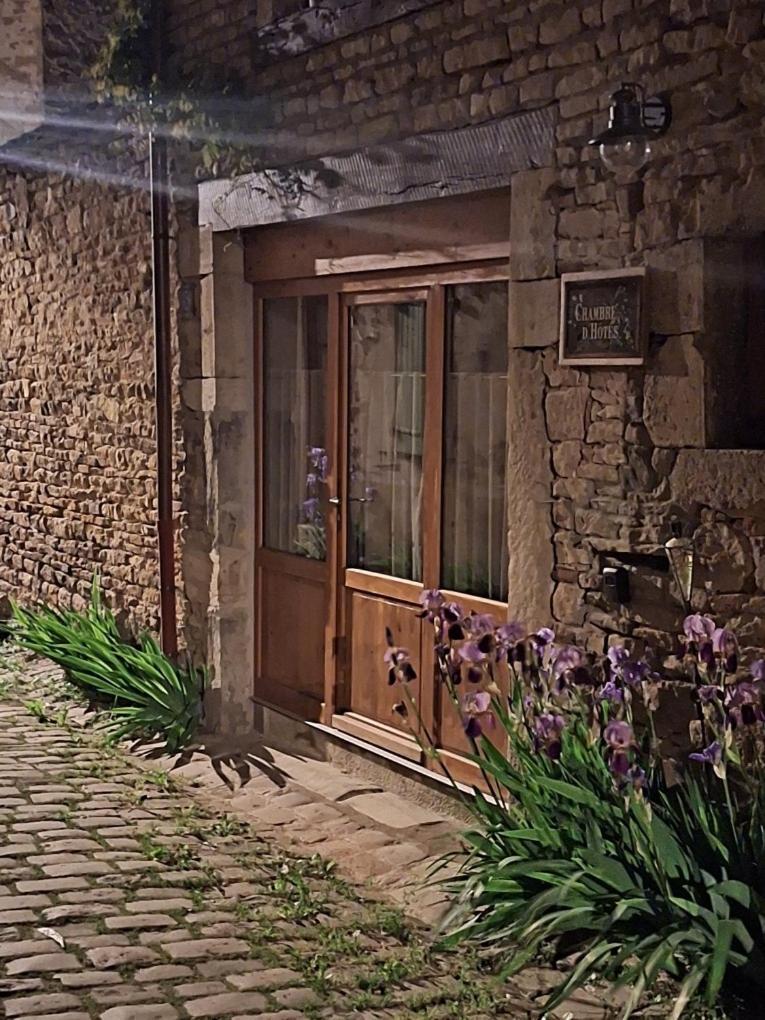 Chambre Les Marguerites Cluny Exterior foto
