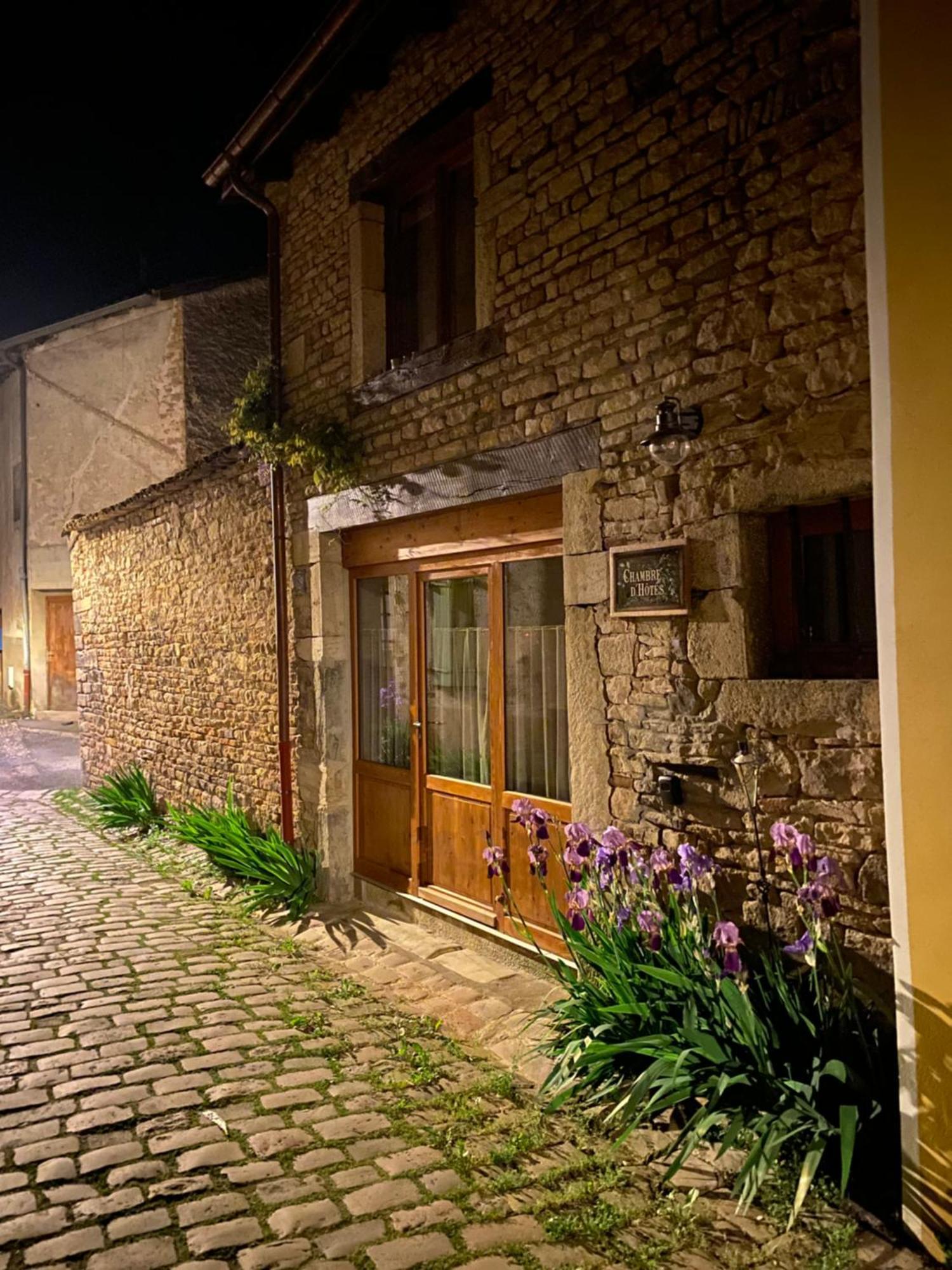 Chambre Les Marguerites Cluny Exterior foto